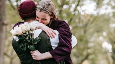 ભારતીય કાયદામાં ગર્લફ્રેન્ડ અને બોયફ્રેન્ડના અધિકારો, ખાસ કરીને મિલકતના અધિકારો અંગે પરિસ્થિતિ થોડી જટિલ છે, કારણ કે ભારતમાં લિવ-ઇન રિલેશનશિપને અમુક હદ સુધી માન્યતા આપવામાં આવે છે, પરંતુ તેને લગ્ન સમાન ગણવામાં આવતું નથી. મુખ્ય કાનૂની મુદ્દાઓ નીચે મુજબ છે