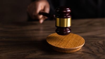 જો દીકરો માતા-પિતાને ભરણપોષણ આપતો નથી તો માતાપિતા કોર્ટમાં ભરણપોષણનો દાવો કરી શકે છે.આ અધિકાર માતાપિતા માટે પણ ઉપલબ્ધ છે.