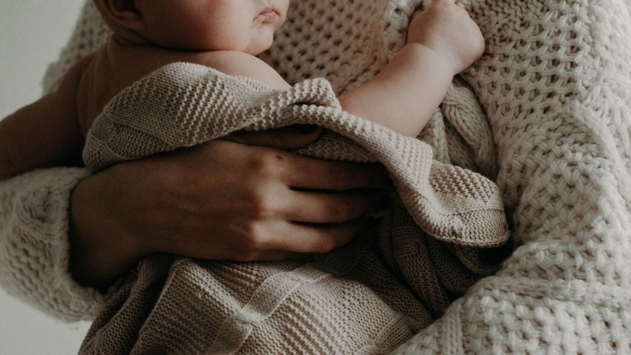 તેમના વકીલ કેવી મુથુકુમારે વધુમાં દલીલ કરી હતી કે, તેમને બીજા લગ્ન પછી જ સરકારી શિક્ષણની નોકરી મળી હતી. એટલે કે, આ આદેશ દ્વારા સુપ્રીમ કોર્ટે હવે પ્રસૂતિ લાભોનો વ્યાપ વધાર્યો છે. મેટરનિટી લીવ હવે મૂળભૂત પ્રજનન અધિકારોના ભાગ રૂપે માન્ય છે.