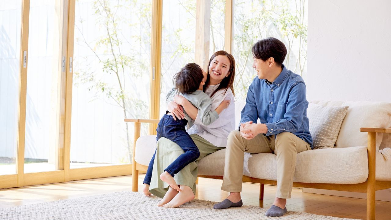 પરંતુ જો પિતાની સંપત્તિ self-acquired છે અને જો પિતાએ કોઈ વસિયત ન બનાવી હોય, તો વિવાદ થવાની શક્યતા રહે છે.ભરણપોષણની આપણે વાત કરીએ તો. આવા બાળકો માતા કે પિતા બંન્ને પાસેથી ભરણપોષણ મેળવવાનો કાનુની અધિકાર છે.