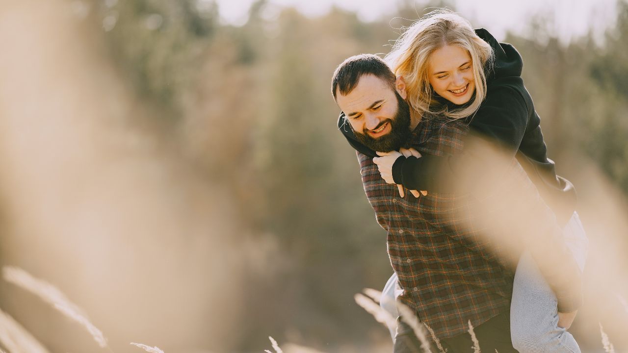 જો મિલકત અથવા પૈસા અંગે છેતરપિંડી થઈ હોય (દા.ત.: ગર્લફ્રેન્ડે લાલચ આપીને પૈસા લીધા હોય), તો બોયફ્રેન્ડ *છેતરપિંડી/વિશ્વાસધાતનો કેસ દાખલ કરી શકે છે, પરંતુ આ માટે નક્કર પુરાવાની જરૂર પડશે.