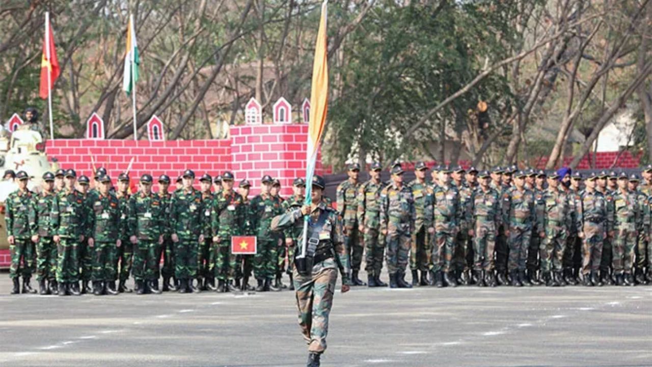 આસિયાન દેશોની સાથે, ભારત, જાપાન, ચીન, રશિયા, અમેરિકા, કોરિયા, ન્યુઝીલેન્ડ અને ઓસ્ટ્રેલિયાની સેનાઓએ તેમાં ભાગ લીધો હતો. આ કવાયતમાં કુલ 18 લશ્કરી ટુકડીઓએ ભાગ લીધો હતો, જેમાંથી સોફિયા એકમાત્ર મહિલા અધિકારી હતી જેણે ભારતીય ટુકડીનું નેતૃત્વ કર્યું હતું. તેમના ટુકડીમાં 40 સભ્યો હતા, જેઓ યુએન શાંતિ રક્ષા કામગીરી અને માનવતાવાદી ખાણ કાર્યવાહી માટે તાલીમમાં સામેલ હતા.