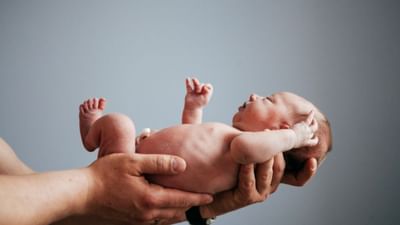 Astrology Prediction by Birth day: જ્યોતિષ શાસ્ત્રમાં, મહત્વપૂર્ણ કાર્ય કરવા માટે અઠવાડિયાના શુભ અને અશુભ દિવસોનો ઉલ્લેખ કરવામાં આવ્યો છે. પરંતુ જન્મ અને મૃત્યુ એવી બાબતો છે જેના પર કોઈનો કાબુ નથી. જ્યોતિષ શાસ્ત્રમાં, વ્યક્તિના વ્યક્તિત્વ, વર્તન અને ભવિષ્યનું વર્ણન જન્મના દિવસ અનુસાર પણ કરવામાં આવે છે.