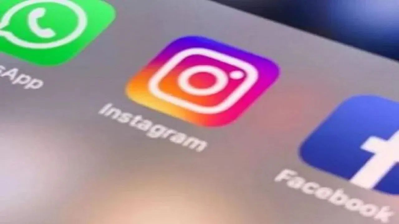 બિઝનેસમાં માર્કેટિંગ ખૂબ જ મહત્વપૂર્ણ છે. નજીકના વિસ્તારમાં પેમ્પલેટ વહેંચવા અને ગ્રાહકોને ડિસ્કાઉન્ટ આપવું તેમજ WhatsApp સ્ટેટસ, Facebook/Instagram પર પેજ બનાવીને ત્યાંથી ગ્રાહકો મેળવી શકો છો. 