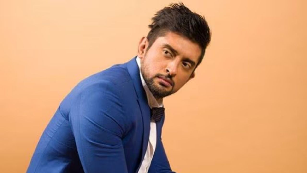 ઇતિહાસમાં મહેતા અટક એવા લોકોને આપવામાં આવતી હતી જેઓ રાજાઓ અથવા સામંતોના દરબારમાં સલાહકારો, મંત્રીઓ, દિવાન અથવા મહેસૂલ અધિકારીઓ તરીકે સેવા આપતા હતા.