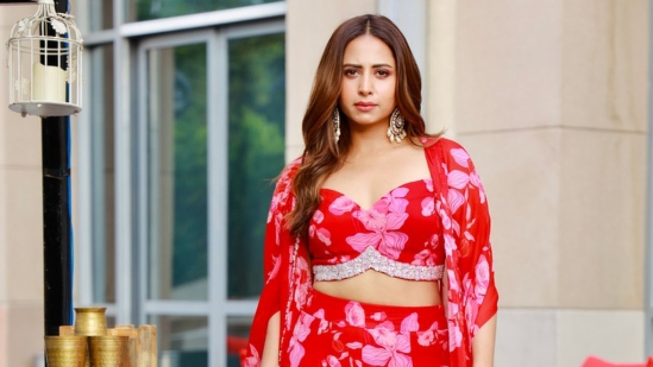 ગુજરાતમાં નાગર બ્રાહ્મણો, વણિક અને કેટલીક લોહાર અને પટેલ જાતિઓ મહેતા અટકનો ઉપયોગ કરે છે. આ અટક પરંપરાગત રીતે વહીવટકર્તા વર્ગ અથવા સામાજિક સલાહકારોને આપવામાં આવતી હતી.