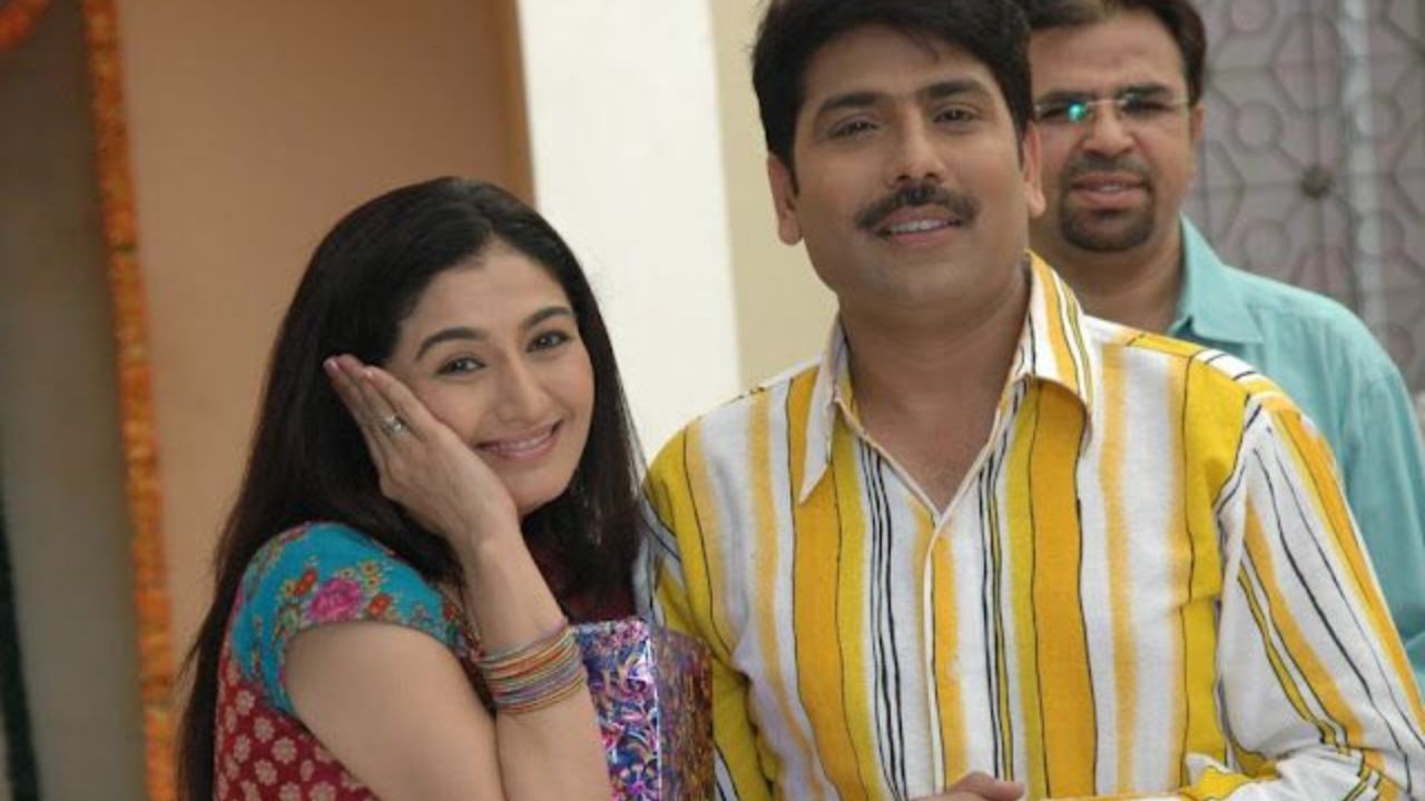 આ સમુદાયોમાં તે આદરણીય સ્થાનનું પ્રતીક પણ રહ્યું છે, જે એક સમયે મહેસૂલ અથવા વહીવટી સેવા સાથે સંકળાયેલું હતું. મહેતા અટક ધરાવતા લોકોને પરંપરાગત રીતે શિક્ષિત અને પ્રભાવશાળી માનવામાં આવે છે. આ લોકો ધાર્મિક વિધિઓ, વહીવટી કાર્ય અને વ્યવસાયિક પ્રવૃત્તિઓમાં અગ્રણી ભૂમિકા ભજવી રહ્યા છે.