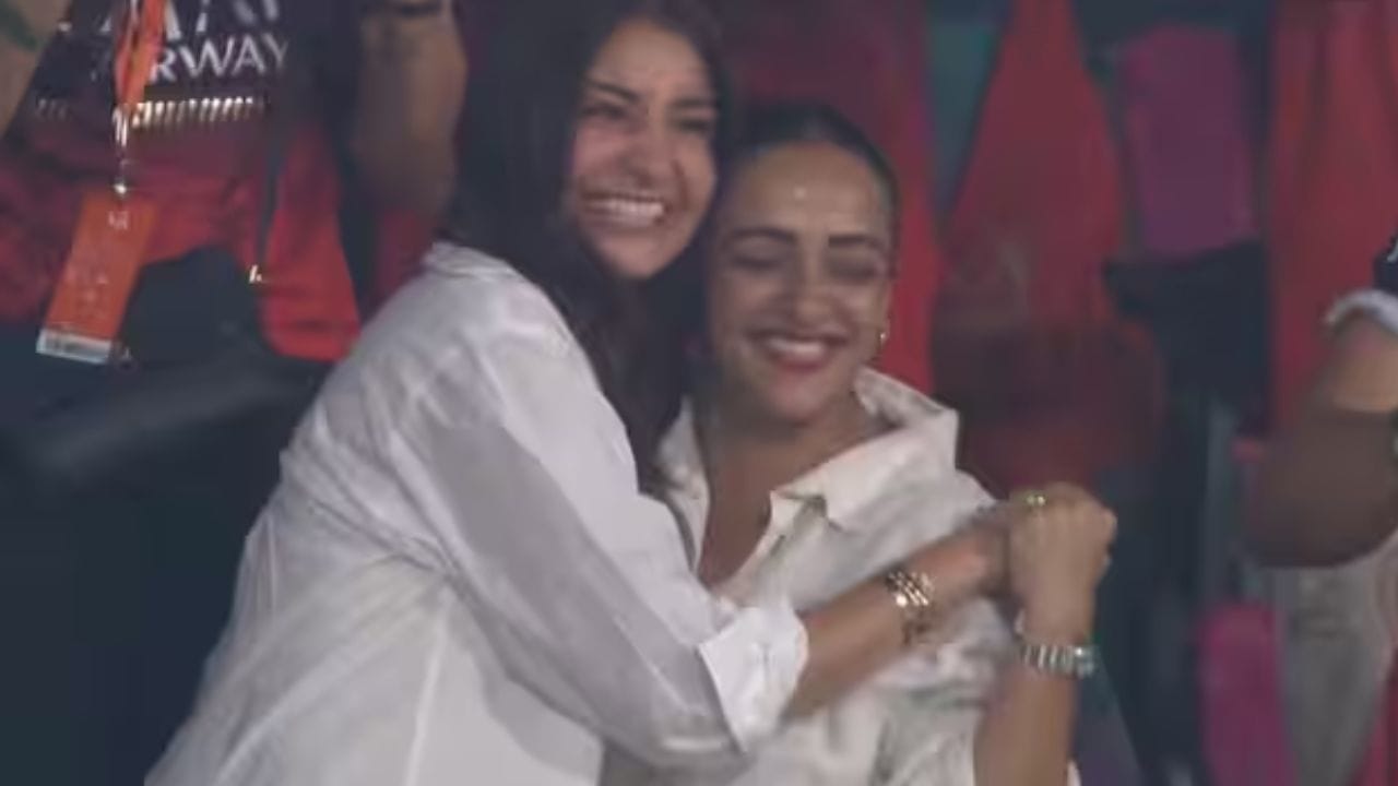 આઈપીએલ 2025 ના પ્લેઓફ સુધીની રોયલ ચેલેન્જર્સ બેંગ્લોર ટીમની સફર શાનદાર રહી. લીગ સ્ટેજમાં, આરસીબીએ 14 માંથી 9 મેચ જીતી અને પોઈન્ટ ટેબલમાં બીજા સ્થાને રહી અને આ આધારે ટીમ ક્વોલિફાયર-1 માં પ્રવેશી. આરસીબીની પ્લેઓફ સફરમાં વિરાટ કોહલી ટ્રમ્પ કાર્ડ સાબિત થયો, જેણે પ્રથમ ક્વોલિફાયર પહેલા 13 ઇનિંગ્સમાં 602 રન બનાવ્યા.
