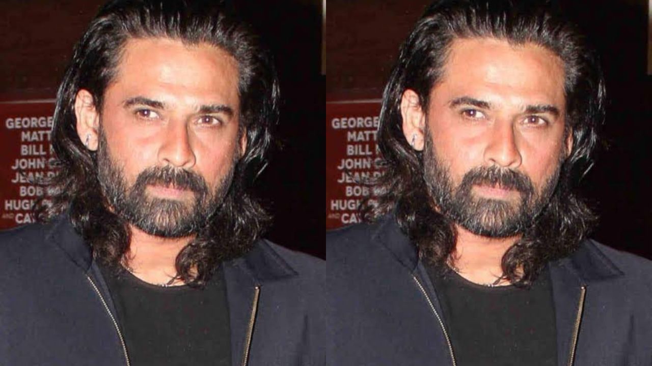  મુકુલ દેવના પરિવાર વિશે વાત કરીએ તો, તેમનો એક મોટો ભાઈ રાહુલ દેવ છે, જે પોતે પણ એક અભિનેતા છે. તેમના સિવાય તેમની એક બહેન રશ્મિ કૌશલ અને ભત્રીજો સિદ્ધાંત દેવ છે. મુકુલના પિતા હરિ દેવ કૌશલ દિલ્હી પોલીસના કમિશ્નર હતા.