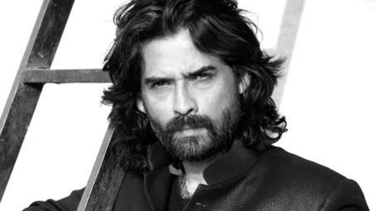 મુકુલ દેવ કૌશલ એક ભારતીય ટેલિવિઝન અને ફિલ્મ અભિનેતા હતા. તેઓ હિન્દી ફિલ્મો, પંજાબી ફિલ્મો, ટીવી સિરીયલ અને સંગીત આલ્બમમાં તેમની ભૂમિકાઓ માટે જાણીતા હતા.