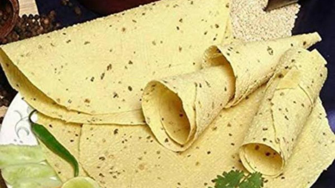 દાદીમાની આ સલાહ ફક્ત અંધશ્રદ્ધા નથી પરંતુ હવામાન, આરોગ્ય, સ્વચ્છતા અને અનુભવનું મિશ્રણ છે. નૌતપા દરમિયાન છત પર પાપડ સૂકવવાની મનાઈ કરવાનો હેતુ ખાદ્ય પદાર્થોને સુરક્ષિત, પૌષ્ટિક અને સ્વાદિષ્ટ રાખવાનો છે. તેમના આ નાના નિયમો હવામાન અનુસાર પેઢીઓથી અનુસરવામાં આવતી લાઈફસ્ટાઈલને અનુરૂપ બનાવવામાં શાણપણની નિશાની છે.
