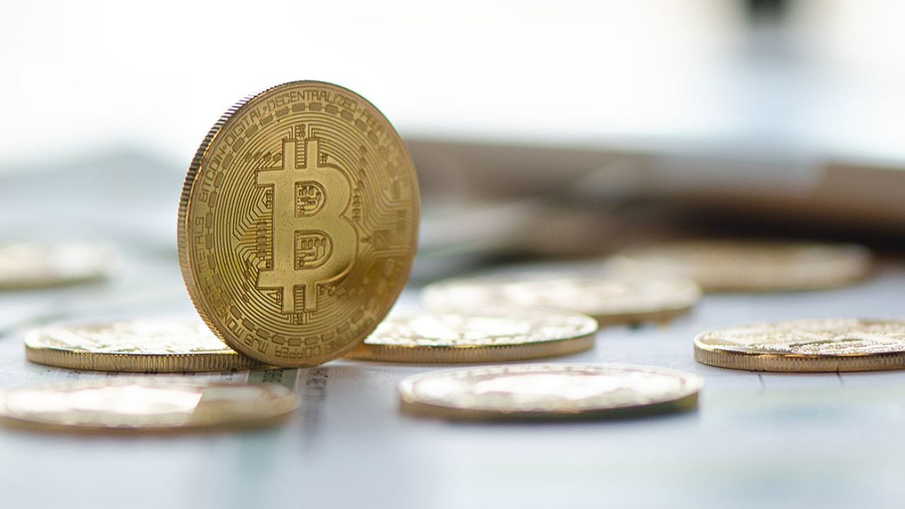 જો તેજીનો ટ્રેન્ડ રહે તો બિટકોઇન માટેનો આગામી લક્ષ્ય $108,000 - $109,000 હોઈ શકે છે. તે જ સમયે, ઘટાડા પર પ્રથમ મજબૂત સપોર્ટ $105,000 અને પછી $104,000 ની આસપાસ જોવા મળે છે. જો કોઈ મોટા મંદીવાળા સમાચાર ન આવે, તો કિંમતો 108K તરફ આગળ વધવાની શક્યતા છે.