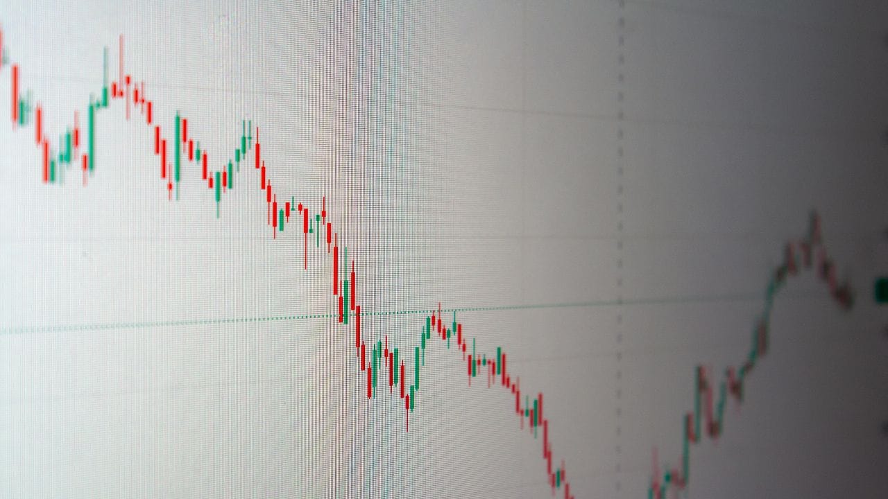 કુલ મળીને, 20 મેના રોજ Nifty એક તંગ રેન્જમાં ફસાયેલો લાગી શકે છે, પરંતુ જો આ બે સમયખંડમાં યોગ્ય દિશામાં ટ્રેડ કરવામાં આવે, તો સારો નફો મેળવી શકાય છે. 