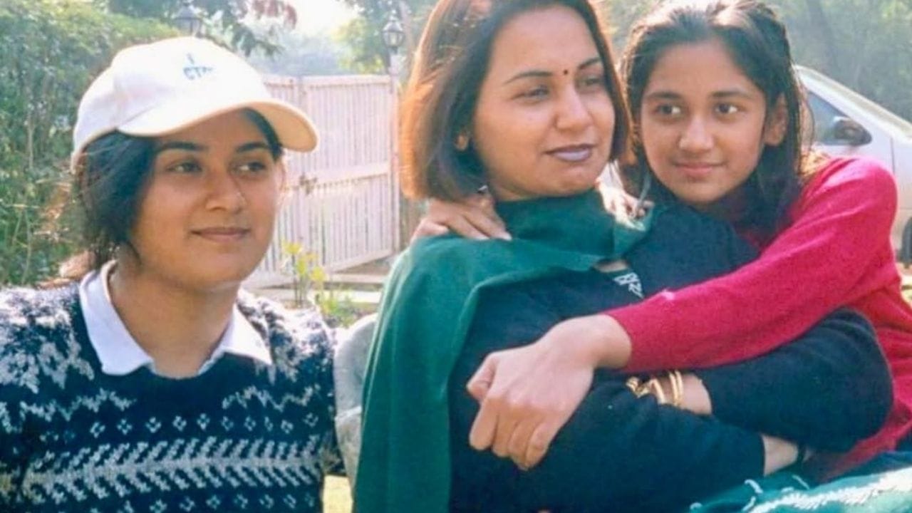 તમને જણાવી દઈએ કે, મુંબઈમાં કોરોનાના અત્યારસુધી કુલ 95 કેસ નોંધાયા છે.ભારતમાં, મોટાભાગના નવા કોરોના ચેપમાં, દર્દીની સ્થિતિ ખૂબ ગંભીર નથી. છેલ્લા કેટલાક દિવસોમાં કોરોના સંબંધિત કોઈ મૃત્યુ કે દર્દીના અહેવાલ નથી.