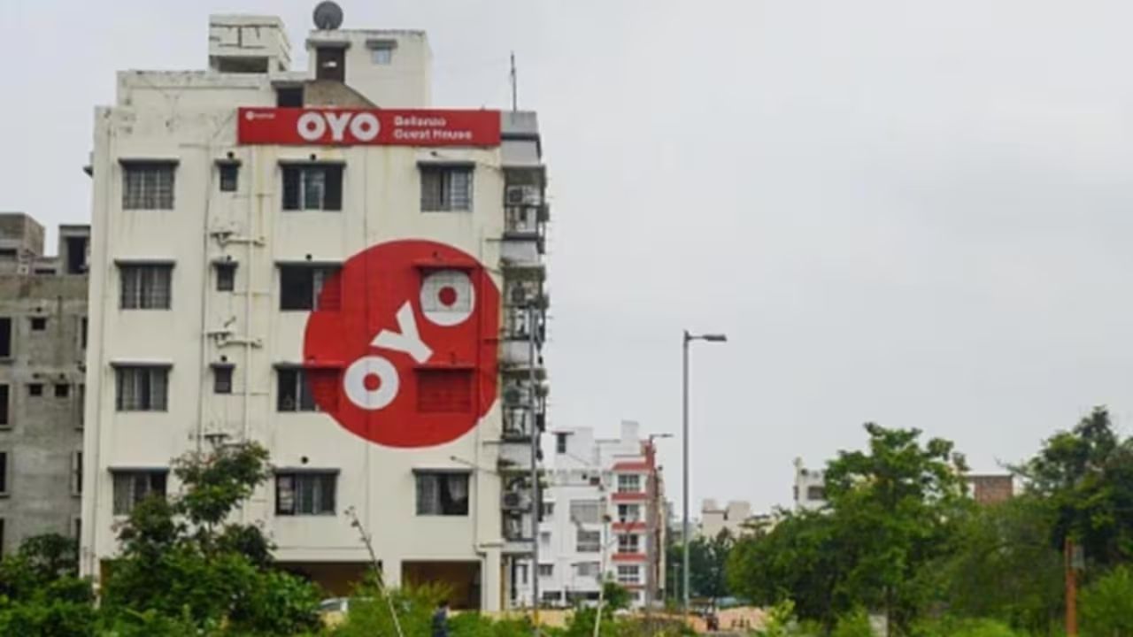 નામ કેવું હોવું જોઈએ તેની વાત કરવામાં આવે તો, અગ્રવાલે પેરેન્ટ કંપનીનું નવું નામ કેવું હોવું જોઈએ તે અંગે પણ માહિતી આપી છે...બોલ્ડ, એક શબ્દનું કોર્પોરેટ નામ, વૈશ્વિક લાગણી, કોઈ એક સંસ્કૃતિ કે ભાષા સાથે જોડાયેલું નહીં, ટેક-ફોરવર્ડ, તીક્ષ્ણ, પણ માનવીય અને યાદગાર, હોસ્પિટાલિટીથી આગળ વધવા માટે પૂરતું વ્યાપક, સંભવતઃ .com ડોમેન ઉપલબ્ધતા સાથે, વાસ્તવિક શબ્દ અથવા કંઈક સંપૂર્ણપણે નવું હોઈ શકે છે