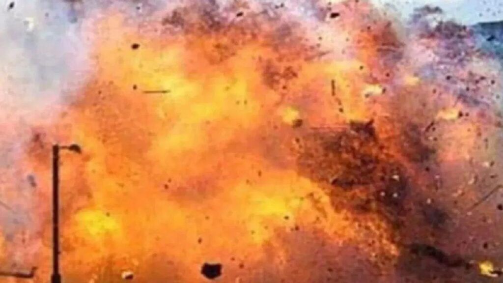 Attack in Pakistan buildings destroyed and riots on highway