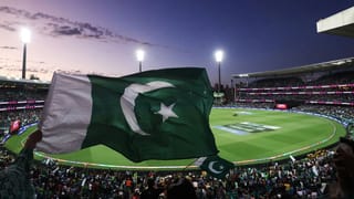 Pakistan : લાઈવ મેચ દરમિયાન હાર્ટ એટેક આવતા પાકિસ્તાનના યુવા ક્રિકેટરનું થયું મોત