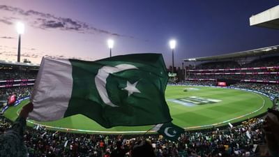 Pakistan : લાઈવ મેચ દરમિયાન હાર્ટ એટેક આવતા પાકિસ્તાનના યુવા ક્રિકેટરનું થયું મોત