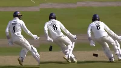 Breaking News : મોબાઈલ ફોન લઈ બેટિંગ કરવા આવ્યો બેટ્સમેન, રાઝ ખુલતા જ મચી ગયો હંગામો, જુઓ વીડિયો