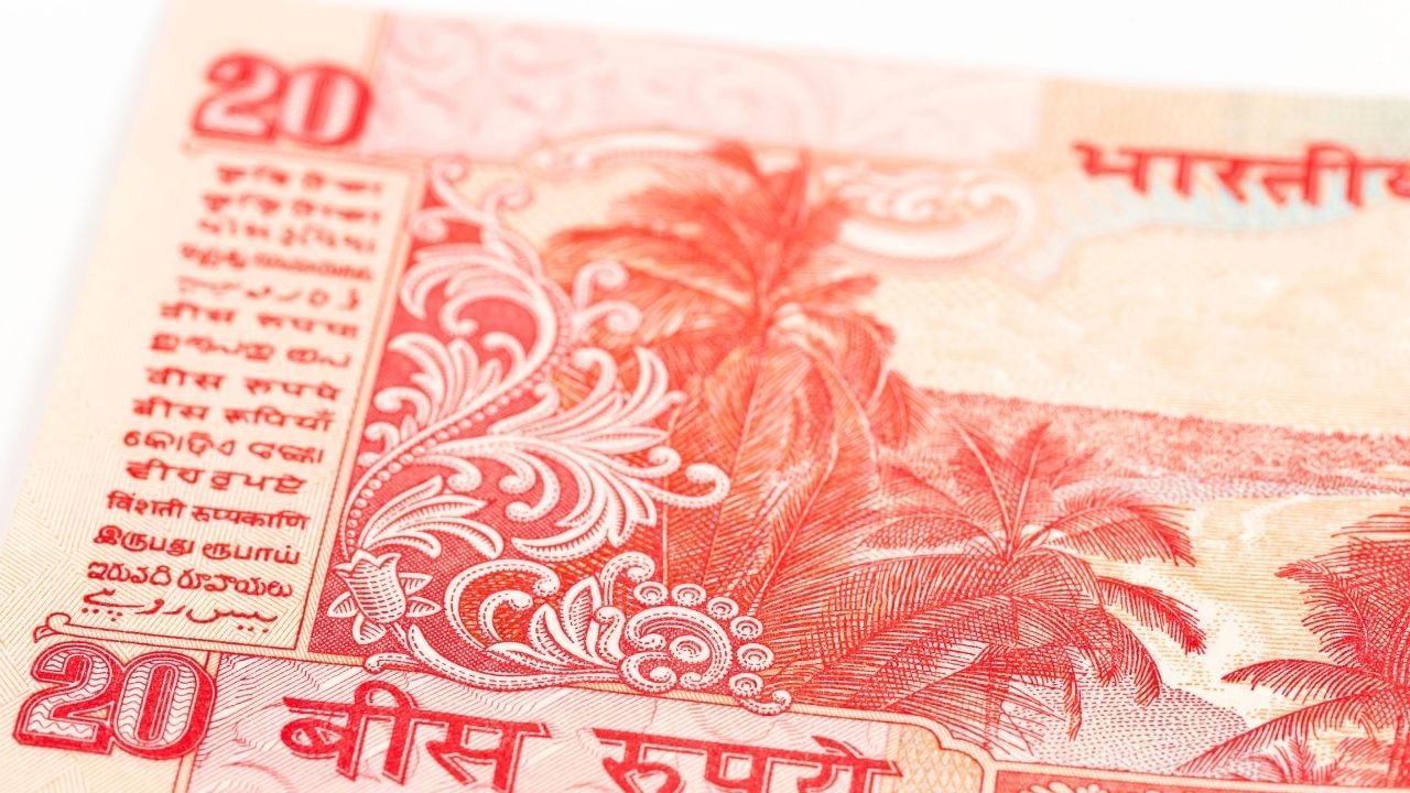 આ સાથે, RBI એ કહ્યું કે 20 રૂપિયાની નવી નોટ બહાર પાડ્યા પછી પણ જૂની નોટો ચલણમાં રહેશે. આનો અર્થ એ છે કે જે નોટો પહેલાથી જ ચલણમાં હતી. તેમને બંધ કરવામાં આવશે નહીં. તેના બદલે, નવી નોટો તેમાં શામેલ કરવામાં આવશે. જૂની નોટોના પરિભ્રમણ પર કોઈ નિયંત્રણો રહેશે નહીં.