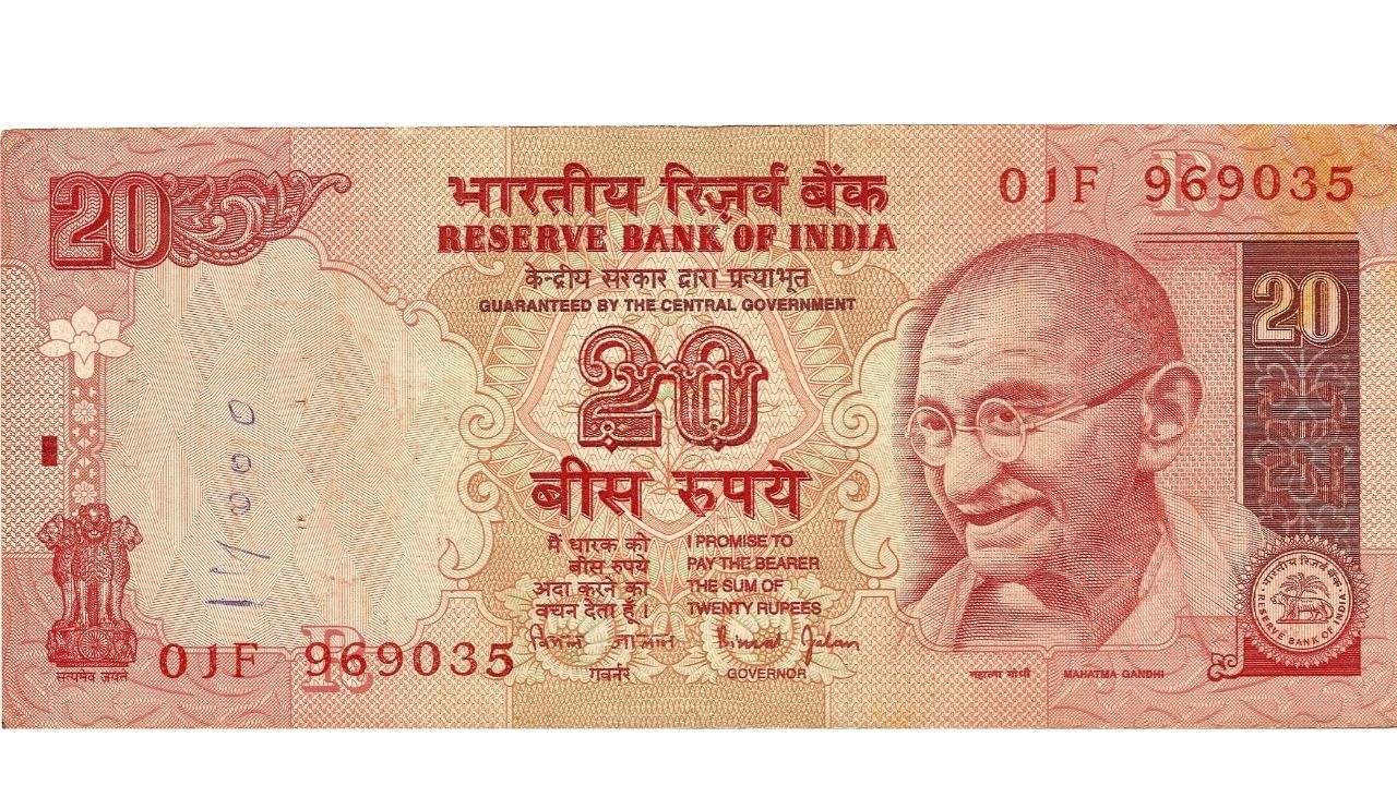 જૂની નોટો બદલવાની જરૂર રહેશે નહીં. તેમજ તેમને બેંકોમાં જમા કરાવવાની જરૂર રહેશે નહીં. જ્યારે નવી નોટો જાહેર કરવામાં આવશે, ત્યારે તમે નવી અને જૂની બંને નોટોનો ઉપયોગ કરી શકશો. નવી નોટો બેંકો અને એટીએમ દ્વારા તમારા સુધી પહોંચશે. એકંદરે, RBI દ્વારા 20 રૂપિયાની નવી નોટો જાહેર કર્યા પછી, ન તો જૂની 20 રૂપિયાની નોટો બંધ કરવામાં આવશે અને ન તો તેમને ક્યાંય જમા કરાવવાની જરૂર રહેશે.