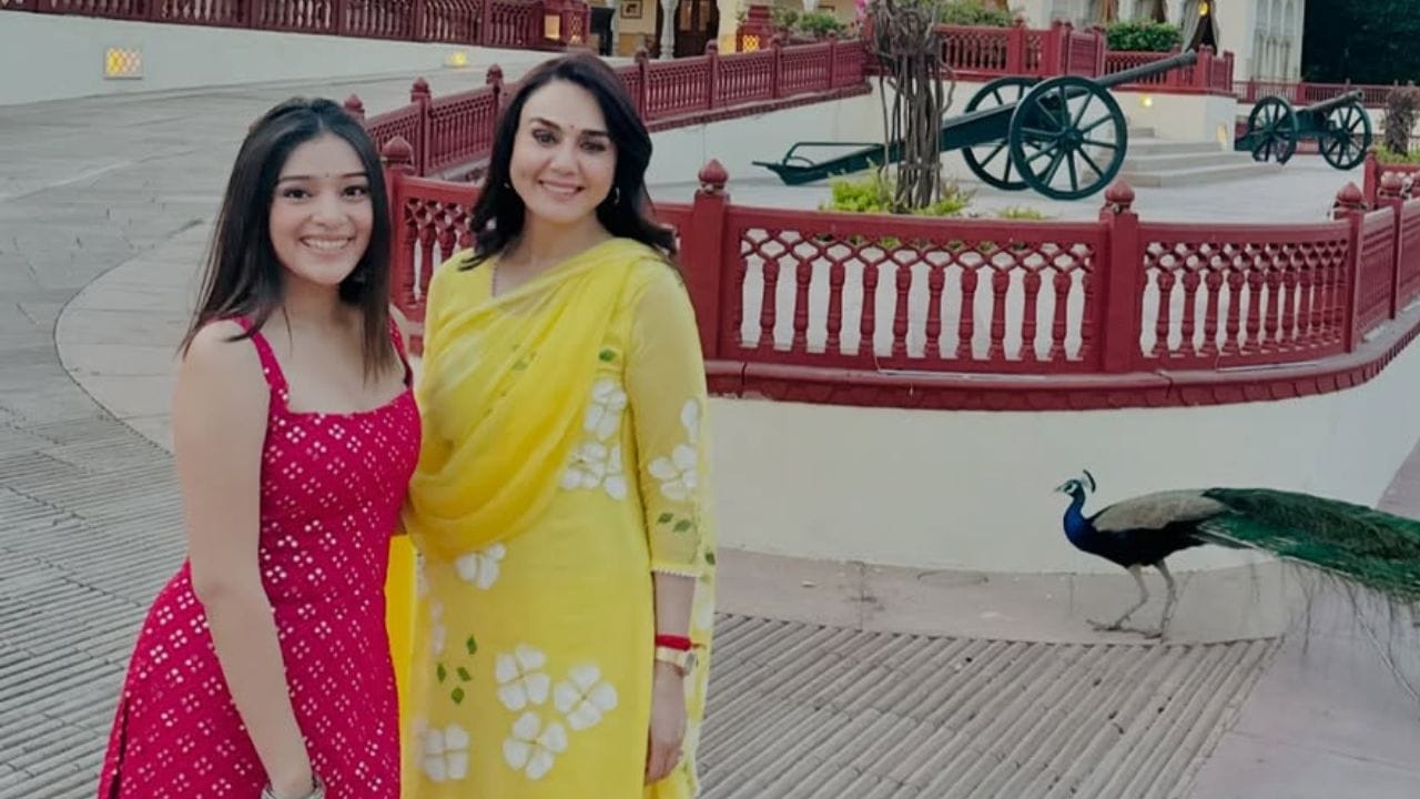 એક યુઝરે કોમેન્ટ સેક્શનમાં હસતાં હસતાં લખ્યું, 'ચહલ ભાઈ ફોટા પાડી રહ્યા છે.' બીજા એક યુઝરે કહ્યું કે ચહલ ખૂબ મજા કરી રહ્યો છે. તે જ સમયે, બીજા એક યુઝરે ટિપ્પણી કરી કે ચહલ ભાઈ દેખાતા નથી. આ સિવાય બીજા એક યુઝરે લખ્યું કે ચહલ ભાઈ સંમત થયા.