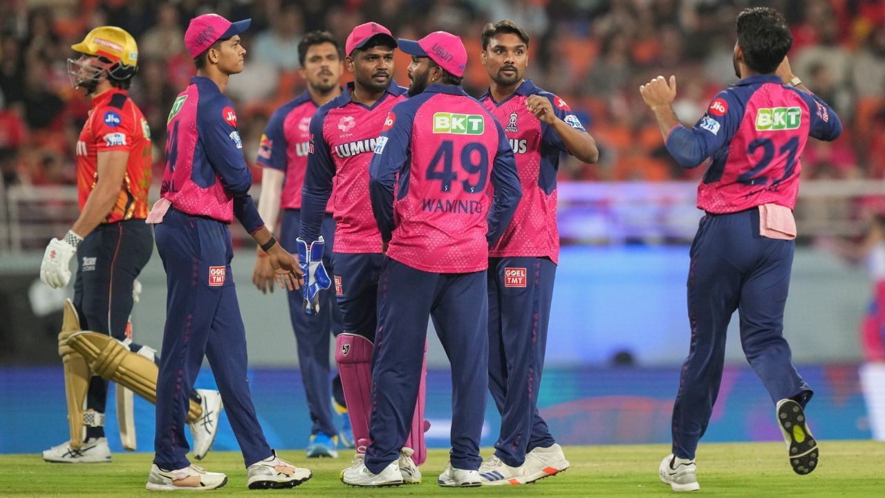 IPL 2025ની મેગા ઓક્શન પહેલા, રાજસ્થાન રોયલ્સે ટીમના ચાર મોટા ખેલાડીઓને રિલીઝ કર્યા હતા. આ ખેલાડીઓ હતા - યુઝવેન્દ્ર ચહલ, ટ્રેન્ટ બોલ્ટ, જોસ બટલર અને પ્રસિદ્ધ કૃષ્ણા.