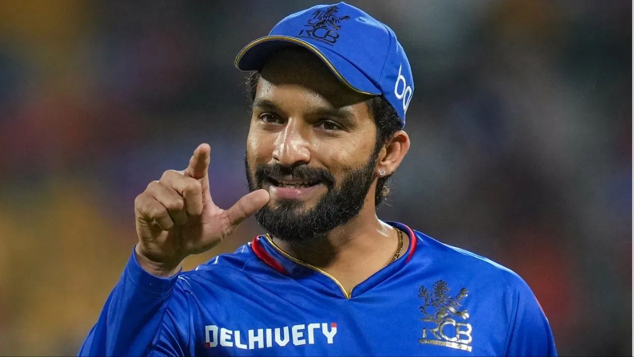 પાટીદારે કહ્યું કે સોલ્ટ અને વિરાટે આ સિઝનમાં શાનદાર પ્રદર્શન કર્યું છે અને તે તેની પાસેથી પણ આવા જ પ્રદર્શનની અપેક્ષા રાખે છે. બીજી તરફ, પંજાબના કેપ્ટન શ્રેયસ અય્યરે કહ્યું કે તે પણ પહેલા બોલિંગ કરવા માંગતો હતો. 