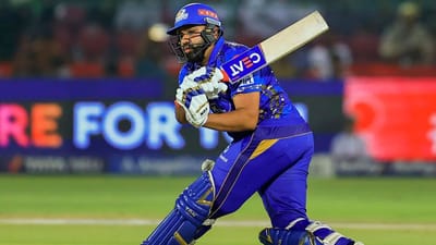 ગુજરાત ટાઈટન્સ સામેની એલિમિનેટર મેચમાં રોહિત શર્માએ 2 છગ્ગા ફટકારતાની સાથે જ IPLમાં પોતાના 300 છગ્ગા પૂરા કર્યા હતા.