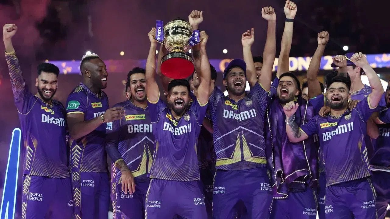 આ એક સંયોગ હતો, હવે આપણે IPLના આંકડા પર આવીએ. છેલ્લા 14 વર્ષમાં બીજા ક્રમે રહેલી ટીમે સૌથી વધુ IPL ટાઈટલ જીત્યા છે. 2011 થી 2024 સુધી લીગ સ્ટેજમાં પ્રથમ સ્થાન મેળવનારી ટીમોએ 5 વખત IPL ટ્રોફી જીતી હતી, જ્યારે બીજા સ્થાને રહેલી ટીમોએ 8 વખત ટ્રોફી જીતી હતી. 