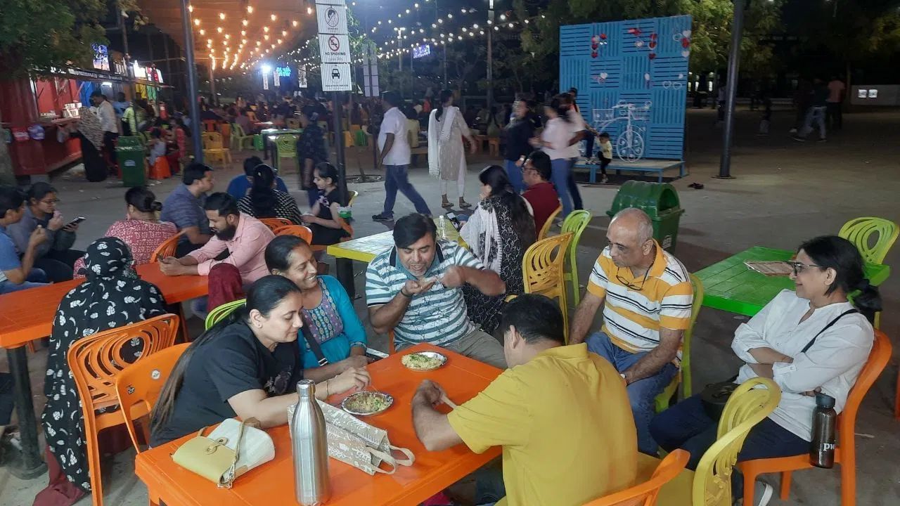 1 પ્લેટ પર તમે આરામથી ₹10–₹15 જેટલો નફો મેળવી શકો છો. ટૂંકમાં જોઈએ તો, તમે ₹1500–₹3000નો નફો કમાઈ શકો છો. આમ જોઈએ તો, મહિનાનો નફો ₹40,000 થી ₹75,000 જેટલો થાય છે.