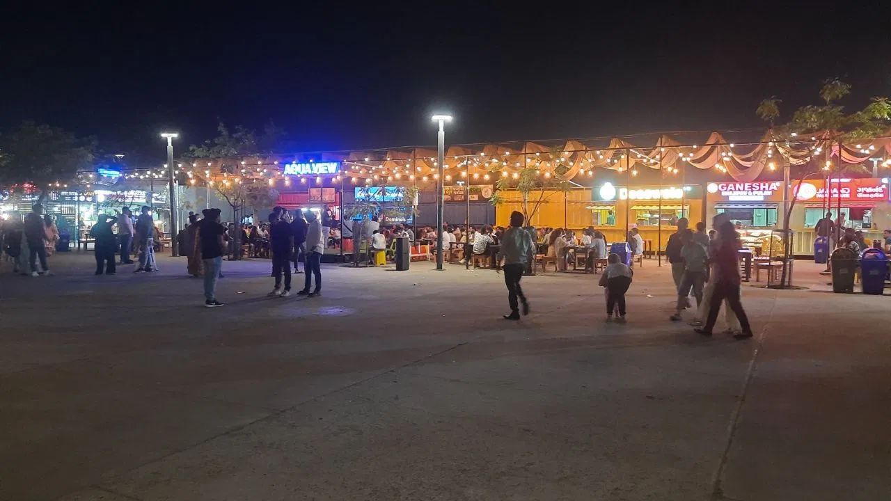 મૂડીરોકાણની વાત કરીએ તો સ્ટૉલ, સ્ટોવ, વાસણ, પાણીની વ્યવસ્થા અને બીજા માલ માટેનો અંદાજે ખર્ચ ₹35,000 જેટલો થાય છે. આ સિવાય તમારે FSSAI લાઈસન્સ, સ્થાનિક મ્યુનિસિપલ પરમિશન અને જરૂર મુજબ GST નંબર લેવાનો રહેશે.