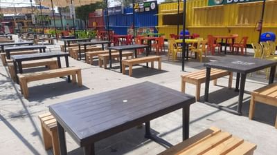 બિઝનેસ શરૂ કરવો હોય તો સૌથી પહેલા મગજમાં એક જ વસ્તુ ક્લિક થાય અને તે છે કે બિઝનેસમાં મૂડીરોકાણ કેટલું હશે? સામન્ય રીતે જોઈએ તો, કોઈ પણ બિઝનેસ શરૂ કરો તો અંદાજિત 2 લાખ કે તેથી વધુનું મૂડીરોકાણ કરવું છે. એવામાં જો તમે સ્ટ્રીટ ફૂડ બિઝનેસ શરૂ કરો છો તો તમને નાની મૂડીએ સારો નફો મળી આવે છે. 