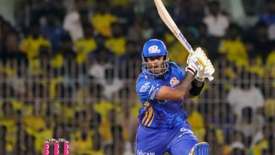 ઈન્ડિયન પ્રીમિયર લીગમાં મુંબઈ ઈન્ડિયન્સનું નામ સાંભળતાની સાથે જ સચિન તેંડુલકર, રોહિત શર્મા, કિરોન પોલાર્ડ જેવા દિગ્ગજ ખેલાડીઓની તસવીરો સામે આવે છે. પરંતુ આ ટીમની સફળતામાં સૂર્યકુમાર યાદવનો પણ મોટો ફાળો છે. તે વર્તમાન સિઝનમાં પણ શાનદાર ફોર્મમાં છે. તેણે સિઝનની દરેક મેચમાં રન બનાવ્યા છે. 