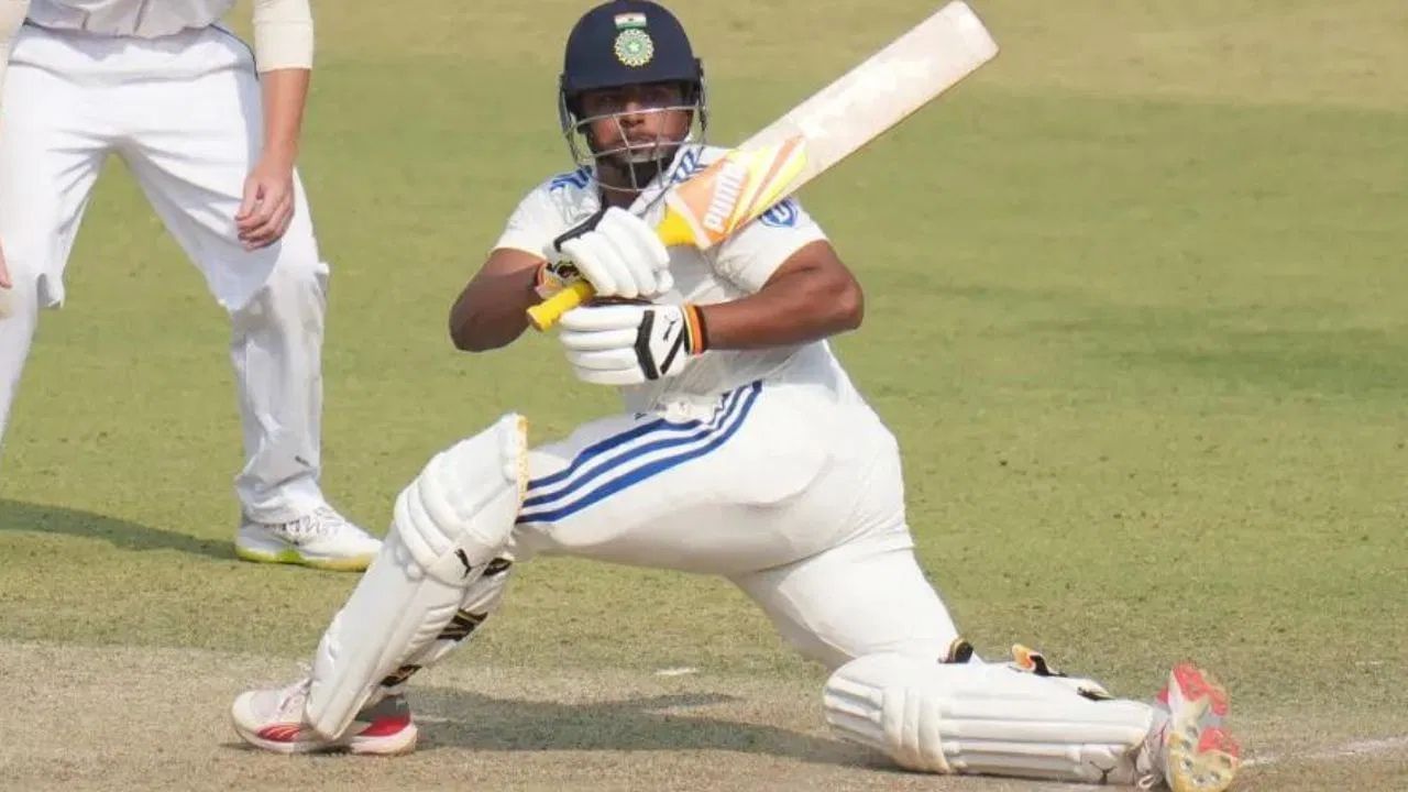 ટીમ ઈન્ડિયાનો યુવા બેટ્સમેન સરફરાઝ ખાન ઈંગ્લેન્ડ પ્રવાસ માટે સખત મહેનત કરી રહ્યો છે. તેણે 2024માં ઈંગ્લેન્ડ સામે ડેબ્યૂ કર્યું હતું. પરંતુ સરફરાઝને હજુ સુધી વિદેશમાં ટેસ્ટ મેચ રમવાની તક મળી નથી.