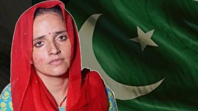 ભારતમાં ગેરકાયદેસર રીતે રહેતા પાકિસ્તાની નાગરિકોને તેમના દેશમાં પાછા મોકલવાની સમયમર્યાદા પૂરી થઈ ગઈ છે. પરંતુ પોતાના PUBG પ્રેમને મળવા માટે નેપાળ થઈને ભારત આવેલી સીમા હૈદર હજુ પાકિસ્તાન પરત ફરી નથી. આ અંગે વિવિધ ચર્ચાઓ ચાલી રહી છે. ત્યારે સીમા હૈદરને કેમ પાકિસ્તાન નથી મોકલવમાં આવી અને કેવી રીતે તે બચી ગઈ તે આખો દેશ જાણવા માંગે છે. 