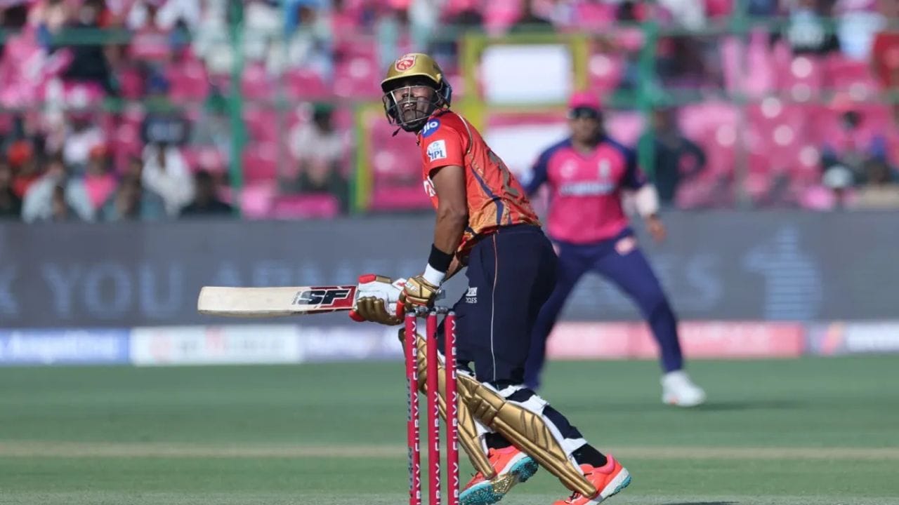 શશાંક સિંહે IPL 2025માં પણ પંજાબ માટે મેચ ફિનિશરનું કામ કર્યું હતું. IPL 2025માં અત્યાર સુધી રમાયેલી 12 મેચમાં, તેણે 68.25ની સરેરાશ અને 151.66ના સ્ટ્રાઈક રેટથી 273 રન બનાવ્યા છે, જેમાં 2 અડધી સદીનો સમાવેશ થાય છે.