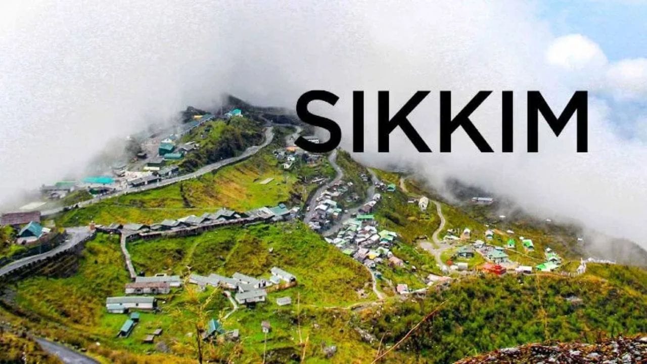 સિક્કિમ દેશનું એકમાત્ર રાજ્ય છે કે જ્યાં નાગરિકોને તેમની આવક પર કોઈ ટેક્સ ચૂકવવો પડતો નથી. જેના કારણે તેમની આવક ટેક્સ ફ્રી થઈ જાય છે. 