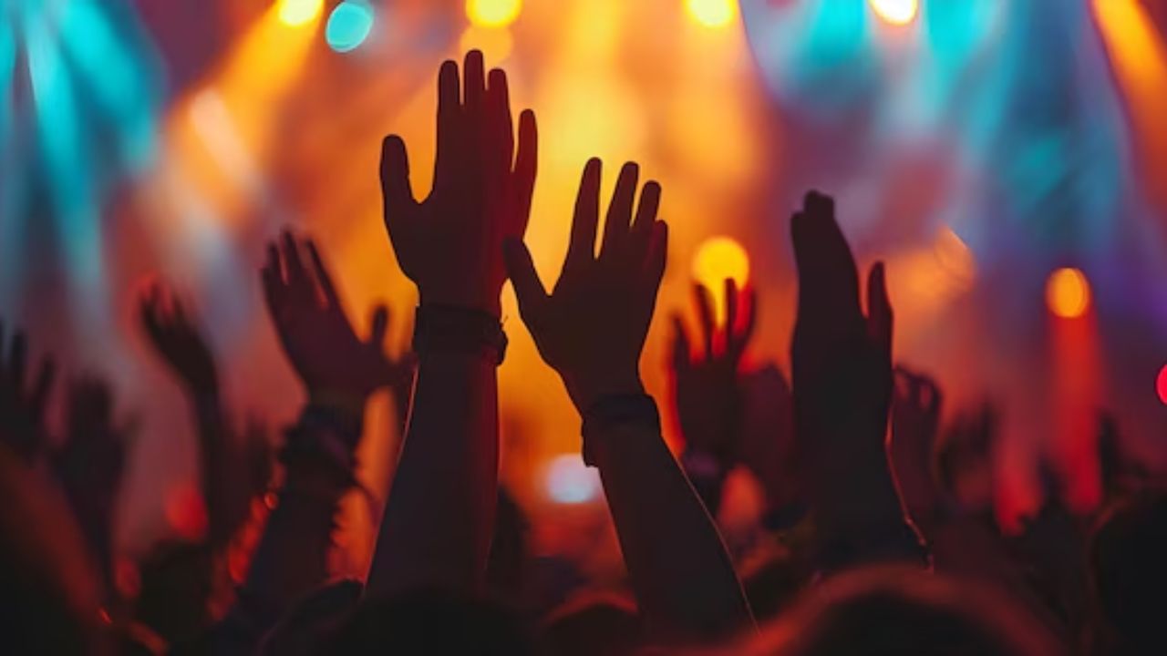 (Disclaimer - આ લેખમાં સમાવિષ્ટ કોઈપણ માહિતી/સામગ્રી/ગણતરીની ચોકસાઈ અથવા વિશ્વસનીયતાની ખાતરી આપવામાં આવતી નથી. આ માહિતી વિવિધ માધ્યમો/જ્યોતિષીઓ/ઉપદેશો/માન્યતાઓ/ધાર્મિક ગ્રંથોમાંથી એકત્રિત કરીને તમારા સુધી પહોંચાડવામાં આવી છે. અમારો ઉદ્દેશ્ય ફક્ત માહિતી પહોંચાડવાનો છે. વાંચકોએ તેને ફક્ત માહિતી તરીકે જ માનવી જોઈએ. આ ઉપરાંત તેના કોઈપણ ઉપયોગ માટે વાંચકો પોતે જવાબદાર રહેશે.)(All Image Symbolic)
