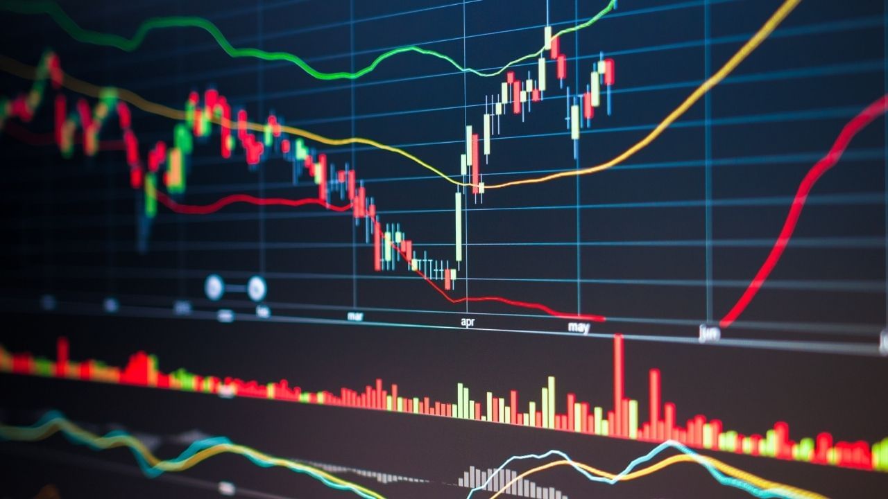 Stoch RSI 43-45 ની આસપાસ છે, જે વધુ ઉપર તરફ જવા માટે જગ્યા છોડે છે. એકંદરે, સૂચકાંકો દર્શાવે છે કે નિફ્ટીમાં ખરીદીનો વેગ ચાલુ રહી શકે છે.
