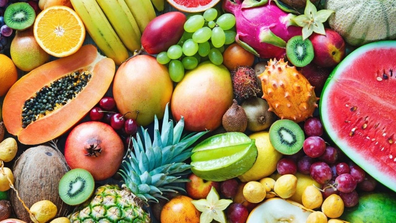 સલાડ અથવા ફળ: તમે નાસ્તા તરીકે કાકડી પણ ખાઈ શકો છો. આ સ્વાસ્થ્ય માટે પણ ફાયદાકારક છે. આ ઉપરાંત તે શરીરને હાઇડ્રેટેડ રાખવામાં મદદ કરે છે. તમે ઓફિસમાં નાસ્તા તરીકે ફળો પણ ખાઈ શકો છો. આનાથી તમારા શરીરને પોષક તત્વો અને ઉર્જા મળશે. (Disclaimer: અહીં આપવામાં આવેલી માહિતી ફક્ત જાણકારી માટે જ છે. કોઈ પણ વસ્તુઓ અનુસરતા પહેલા તમારે તમારા ડોક્ટરની સલાહ અવશ્ય લેવી.)
