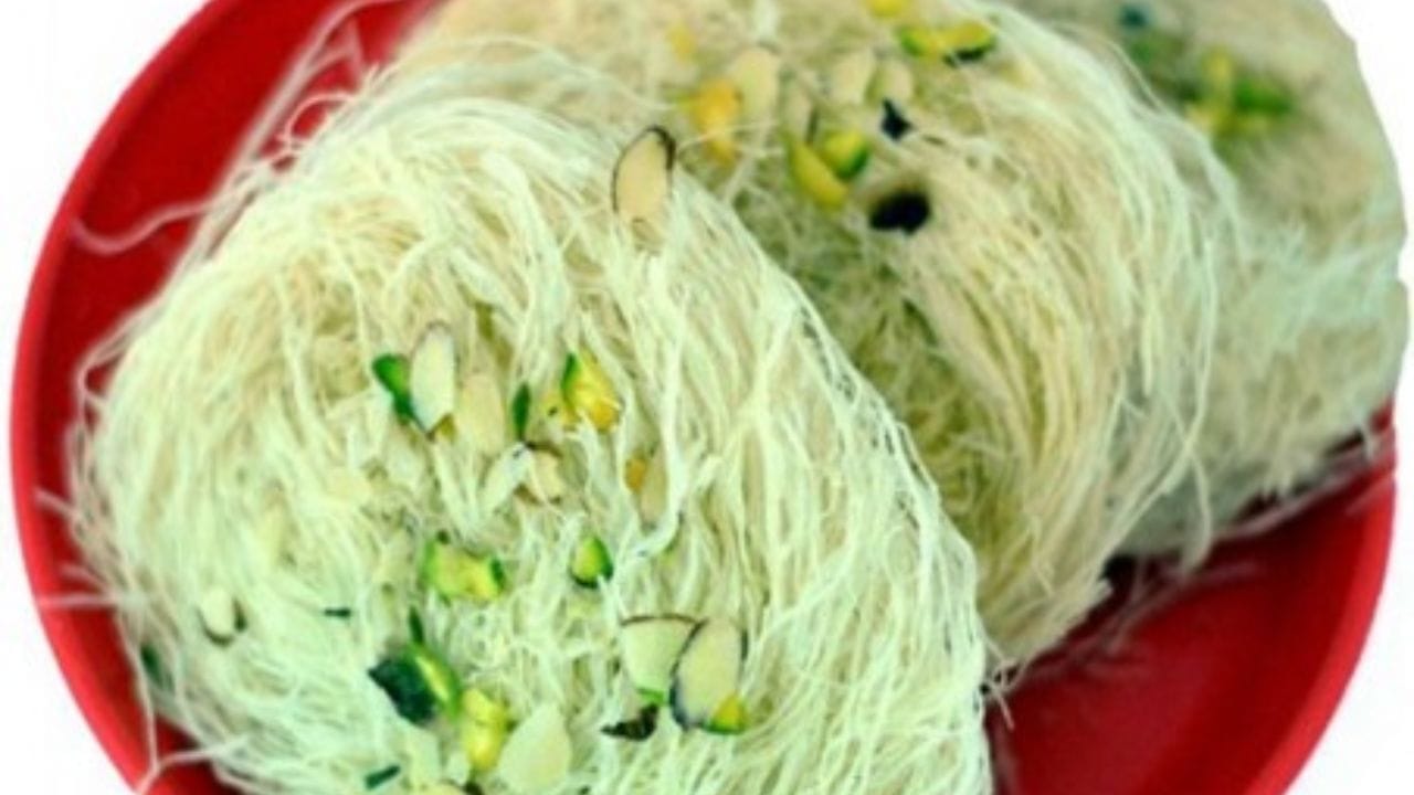 સુતરફેણી એ નાના થી લઈ મોટા તમામ લોકોની ફેવરેટ વાનગી છે. 