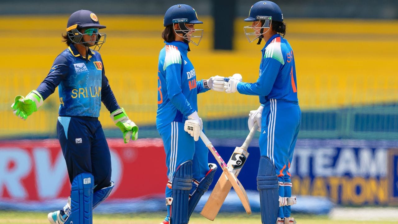 આ પછી દીપ્તિ શર્માએ અણનમ 20 રન બનાવીને ઈનિંગનો અંત કર્યો, જેના કારણે ટીમ ઈન્ડિયા 50 ઓવરમાં 7 વિકેટ ગુમાવીને 342 રન બનાવી શકી. 