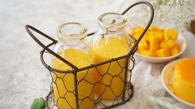 લસ્સી એક એવું પીણું છે કે જે શરીરને હાઇડ્રેટ રાખવાની સાથે સાથે તાજગીનો અહેસાસ પણ આપે છે. ટૂંકમાં જોઈએ તો, લસ્સી ગરમીથી થોડી રાહત આપે છે. તો ચાલો જાણીએ, ઉનાળામાં તમે ઘરે બેઠા કઈ 5 લસ્સી બનાવી શકો છો.