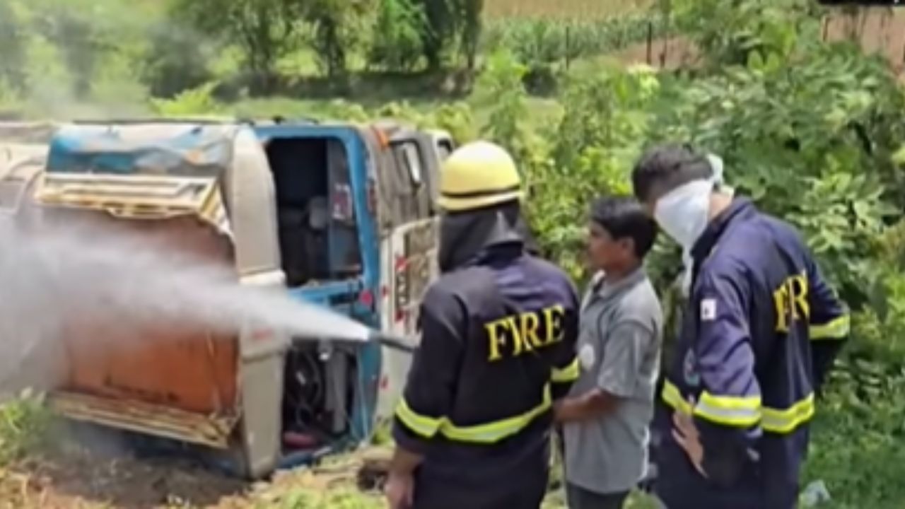 ખેડા નજીક હાઈવે પર કેમિકલ ટેન્કર પલટ્યું, અધિકારીઓના કાફલા ઘટનાસ્થળે દોડી આવ્યા – જુઓ Video