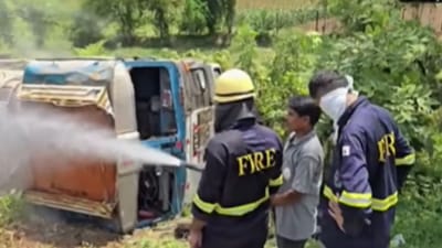 ખેડા નજીક હાઈવે પર કેમિકલ ટેન્કર પલટ્યું, અધિકારીઓના કાફલા ઘટનાસ્થળે દોડી આવ્યા - જુઓ Video