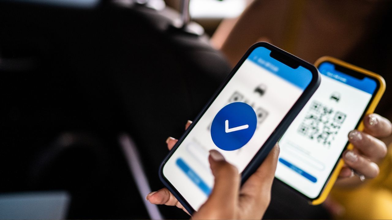 16 જૂન 2025થી યુપીઆઈ (UPI) પેમેન્ટ સિસ્ટમમાં ઝડપ અને કાર્યક્ષમતા વધારવા માટે નવી વ્યવસ્થાઓ લાગુ કરવામાં આવશે. હવે તમે પેમેન્ટ પ્રક્રિયા માત્ર 15 સેકન્ડમાં પૂર્ણ કરી શકો એવી વ્યવસ્થા ઊભી કરવામાં આવી છે. ( Credits: Getty Images )