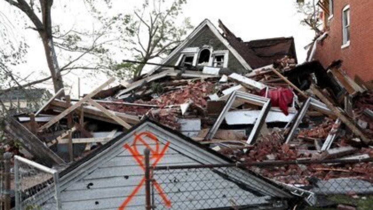 શનિવારે સવારે કેન્ટુકીમાં વાવાઝોડું દક્ષિણપૂર્વ લોરેલ કાઉન્ટીમાં ત્રાટક્યું. અધિકારીઓએ જણાવ્યું હતું કે તેમને મૃત્યુઆંક વધવાની અપેક્ષા છે. મિઝોરીના અધિકારીઓએ જણાવ્યું હતું કે શુક્રવારના વાવાઝોડાએ લગભગ 5,000 ઇમારતોને નુકસાન પહોંચાડ્યું હતું, છતો નાશ પામી હતી અને ઘણા વિસ્તારોમાં વીજળીના તાર તૂટી ગયા હતા.