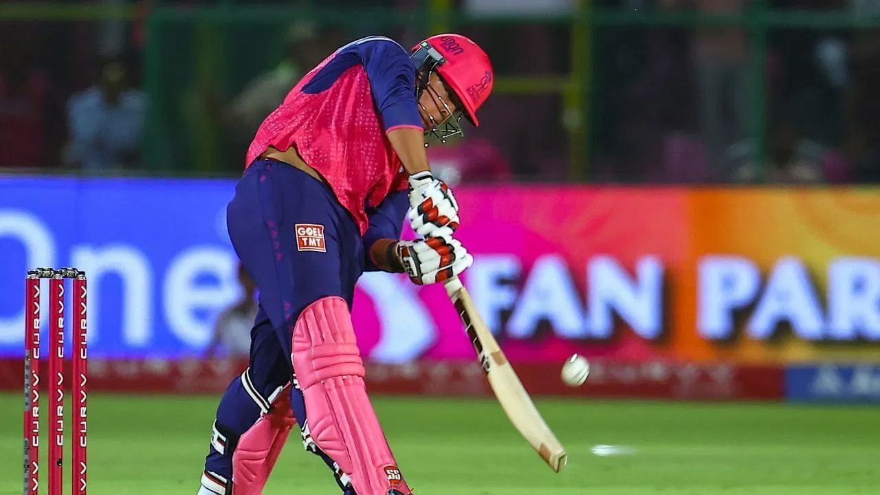 આ પ્રશ્ન એટલા માટે પૂછવામાં આવી રહ્યો છે કારણ કે સંજુ આ સિઝનમાં ટીમ માટે ઓપનિંગ કરી રહ્યો હતો અને જોરદાર બેટિંગ કરી રહ્યો હતો. વૈભવને ઈજા પછી જ તક મળી અને ત્રીજા મેચમાં જ તેણે 35 બોલમાં વિસ્ફોટક સદી ફટકારીને ઇતિહાસ રચી દીધો.