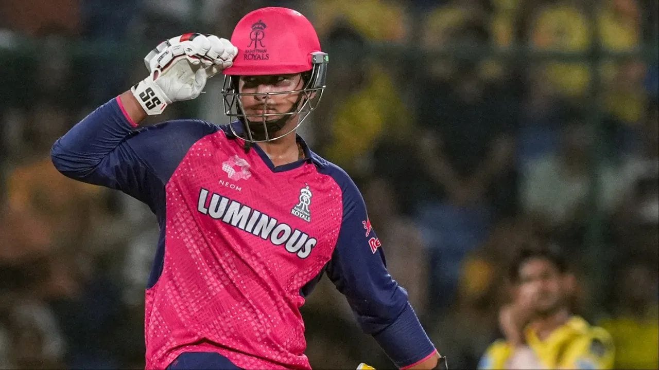 14 વર્ષીય ડાબોડી બેટ્સમેને IPL 2025માં ગુજરાત ટાઈટન્સ સામે માત્ર 35 બોલમાં સદી ફટકારી હતી. વૈભવ સૂર્યવંશીએ 38 બોલમાં 265.78ના સ્ટ્રાઈક રેટથી 101 રન બનાવ્યા હતા, જેમાં 7 ચોગ્ગા અને 11 છગ્ગાનો સમાવેશ થતો હતો. 